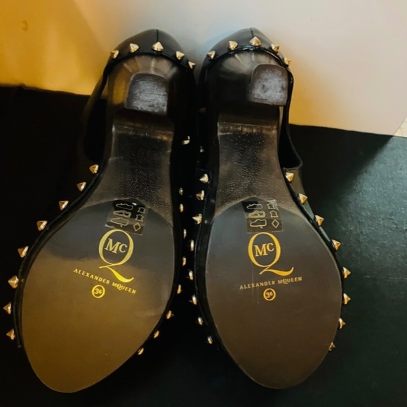 ALEXANDER MCQUEEN STUDDED PLATFORM SANDAL HEELS SIZE 35- BLACK (LEATHER)/ GOLD - Picture 2 of 6